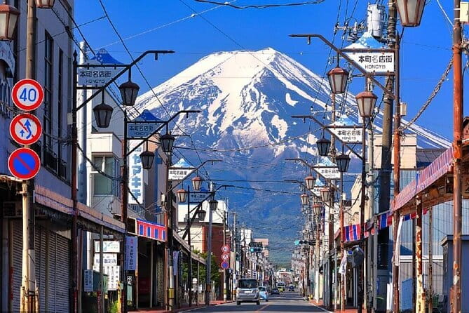 Mt. Fuji and Lake Kawaguchi Scenic 1-Day Bus Tour From Tokyo - Getting From Tokyo and Finding Your Guide (Before You Ever See Fuji)