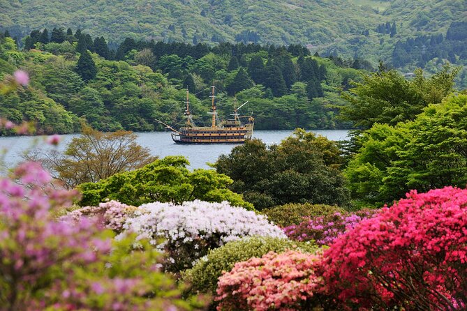 Mt. Fuji & Hakone: Fuji Sengen Shrine, Cruise, and Ramen-Making - Oshino Hakkai: Eight Ponds, One Calm Break From the Bus