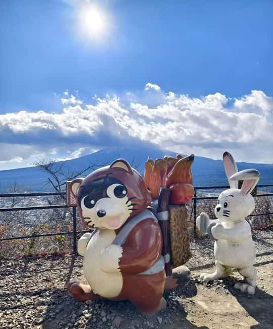 Mt. Fuji & Lake Kawaguchiko Ropeway Panorama Full-Day Tour - The iconic Lawson Fuji stop: why a convenience store becomes a target