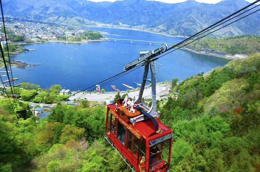 Mt. Fuji & Lake Kawaguchiko Ropeway Panorama Full-Day Tour - Lake Kawaguchiko Tenjozan Park: quick views, quick photos