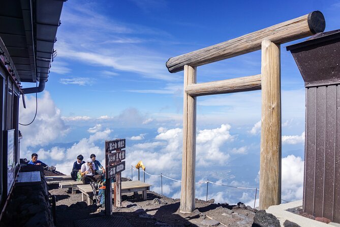 Mt Fuji Private Day Tour from Tokyo with English Speaking Driver - Stop 2: Mt. Fuji Subaru Line 5th Station and the Shuttle Reality