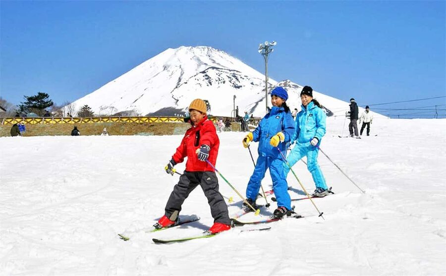 Mt. Fuji Skiing Experience- YETI Ski Resort & Onsen Day Trip - Riding the Coach to YETI Ski Resort at 1,400 Meters