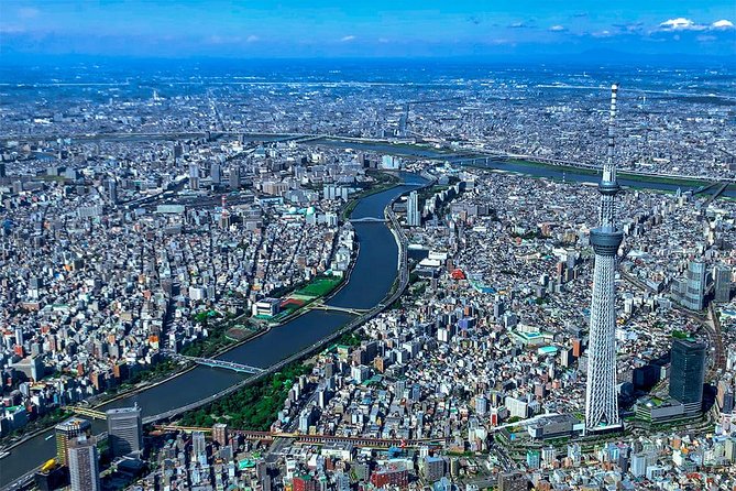 Mt. Fuji & Tokyo Helicopter Tour【90 mins】 : Close to Mt.Fuji! - Mt. Fuji from the air: how the tour handles a cloudy sky