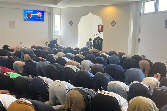 Muslim Friendly Mt. Fuji Tour with Halal Lunch and Prayer Time - Fujikawaguchiko Masjid: Dhuhr, prayer support, and halal lunch by the lake