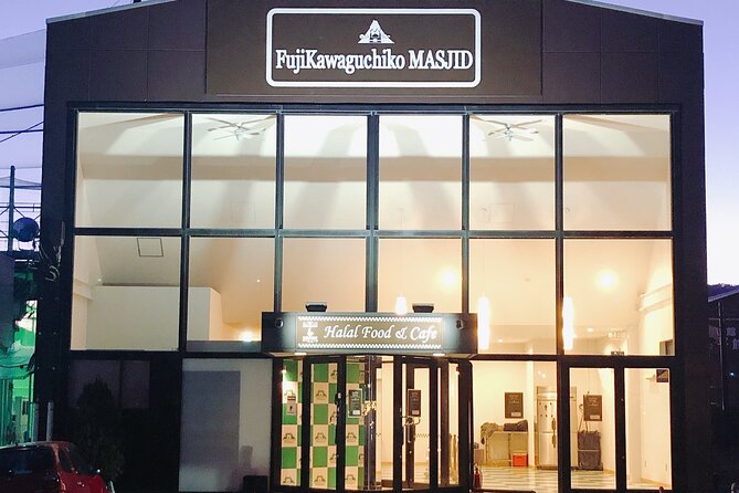 Muslim Friendly Mt. Fuji Tour with Halal Lunch and Prayer Time - Group size, guide style, and the small things that help