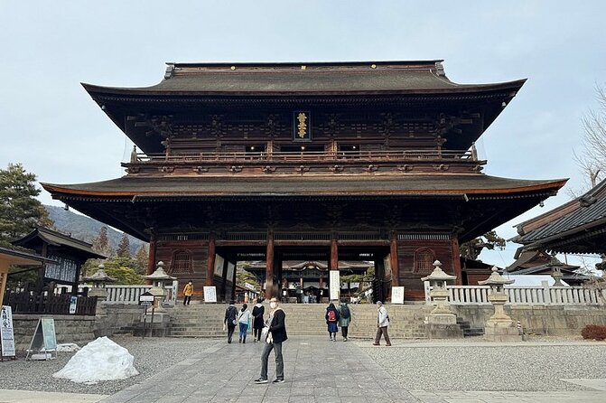 Nagano: Snow Monkey and Zenkoji Temple Free Sake Taste Day Tour - Zenko-ji Temple: One of Japan’s Oldest Temples and a Statue Mystery