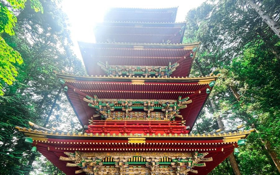 Nikko: Day Tour from Tokyo in Spanish - Spanish - Walking the main street to Shinkyo Bridge (Bridge of the Gods)
