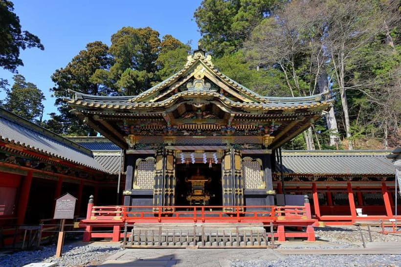 Nikko: Kegon Falls, Lake Chuzenji & Toshogu Temple - Shinkyo Bridge: The Deep Red Moment Before the Temples
