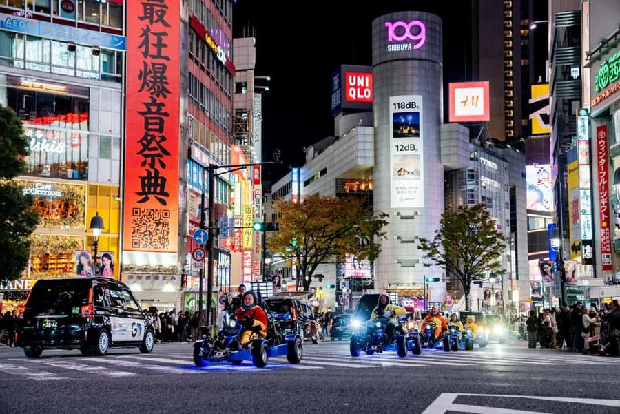Official Japan Go-Kart Through Shibuya / Shinjuku - Driving reality: traffic lights, staying together, and not getting stressed