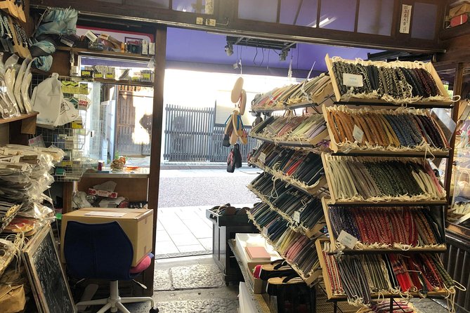 Old Town Tokyo: Shinagawa-Juku Walking Tour - Stop 4: Shotokuji Temple, Shinbaba Street, and Autumn-Friendly Details