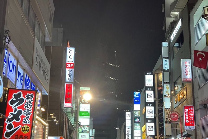Private Bar Hopping Tour in Shinjuku, Tokyo - Stop 2: Omoide Yokocho alley izakayas and real-night energy