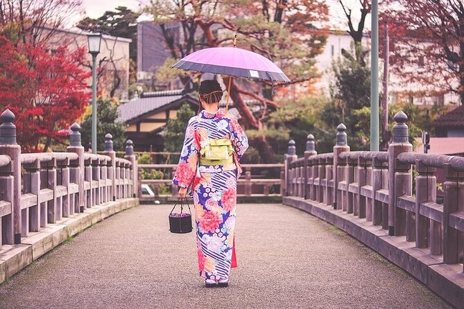 Private Day Tour in Tokyo with Government-Licensed Guide - Meiji Jingu and Harajuku: shrine peace, then street style