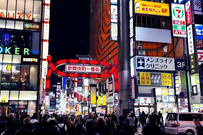 [Private]Shinjuku Golden Gai Bar Hopping w/ Japanese Local Guide - Kabukicho Walk: getting oriented without losing the night