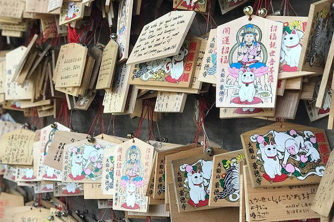 Private Tour - Thousands of lucky cats! Go by tram, Gotokuji Tour - Maneki Neko in a Quiet Setagaya Neighborhood