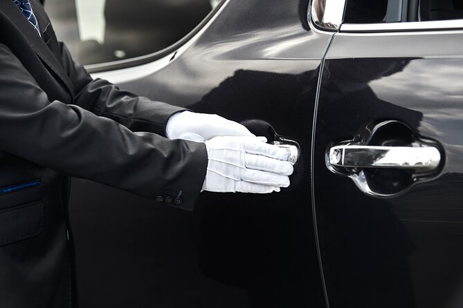 Private Transfer from Tokyo to Haneda Airport - Hotel pickup and the driver-wait moment at Haneda