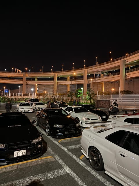 【R34】Tokyo:Private Daikoku tour in Modified R34 - Stop One: Autobacs Shinonome for Breaks, Photos, and Car-Store Energy