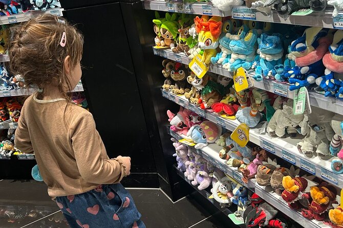 Real Anime Culture Tour in Shibuya: Food, Shopping & Game Fun - Taito Station arcade finale: large machines and Japan-only fun