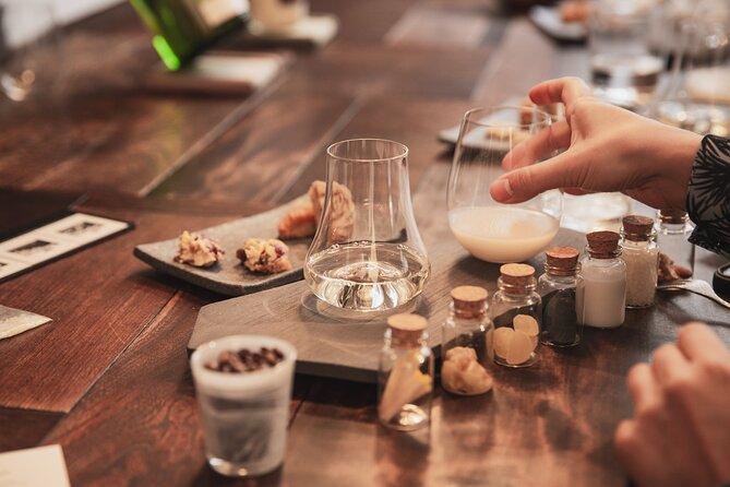 Sake Omakase in Tokyo: Guided Tasting by Certified Sommeliers - Sake Omakase at a Showa-era table: the vibe and the point