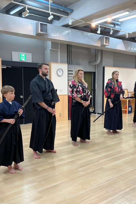 SAMURAI EXPERIENCE in Tokyo(Harajuku)【SAMURAI've】 - Sword training basics: what you can realistically learn in one hour