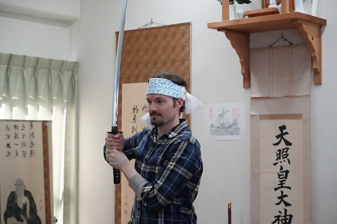Samurai Sword Training and Katazome Dyeing Experience in Tokyo - Samurai Sword Training at 武蔵国無外会: demo first, then you practice