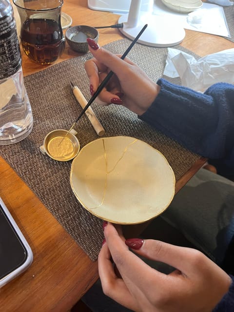 Shibuya Tokyo: Modern Kintsugi Workshop in Shibuya - Finding mon cadeau: the hill walk and the correct entrance