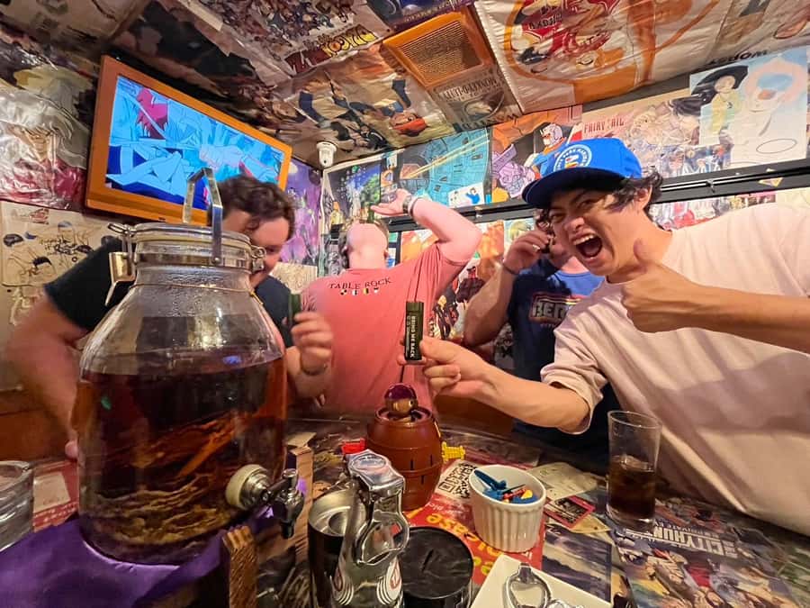 Shinjuku: bar hopping night tour at Japanese Izakaya - Why Shinjuku at Night Feels Like Two Cities