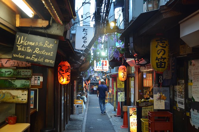 Shinjuku Golden Gai Food Tour in Spanish - Shinjuku Golden Gai at 5 p.m.: why this tour works so well