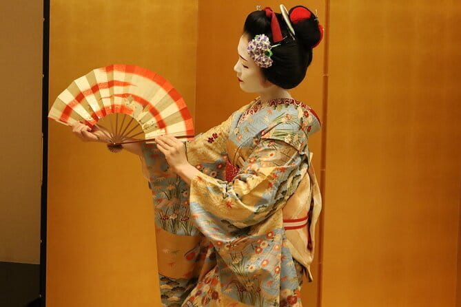 Shuffle Dance in Tokyo with a TikTok Star - Intermediate Level - Before-and-after cultural exchange: Tokyo dance energy, not a one-and-done show