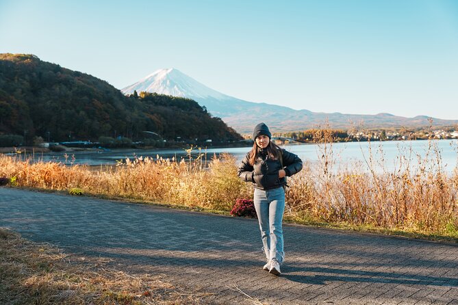 Small Group Tour Mount Fuji and Lake Kawaguchi from Tokyo - Fujiyoshida lunch and souvenir time for real-world pacing