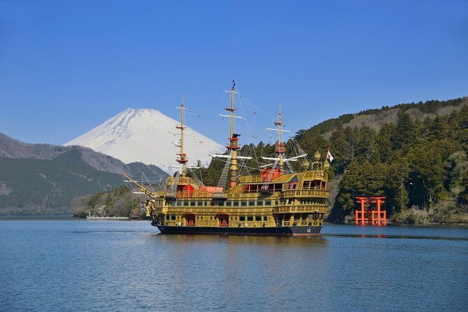 Snow Experience at Mt.Fuji, Hakone Pirate Ship & Gotemba Premium Outlet - Lake Ashi’s pirate ship: the fun break from the bus
