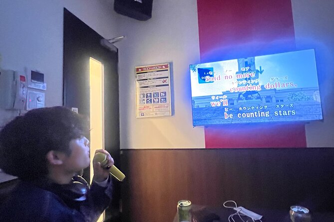Solo Travelers Unite in Tokyo - A solo night in Tokyo that actually feels social