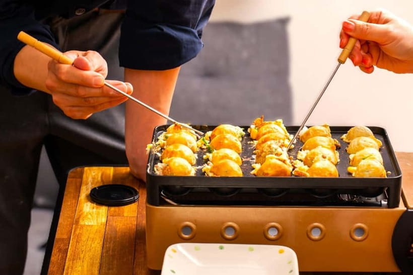 Takoyaki cooking experience in Kabukicho, Shinjuku - Finding your way in Kabukicho (and why the spot works)