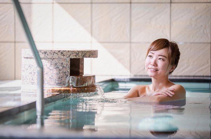 Tattoo-friendly open-air Onsen & drink - The onsen routine: towels, nudity rules, and avoiding the common mistakes