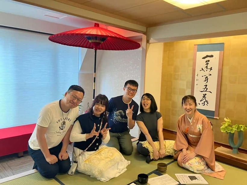 Tea ceremony experience in Japanese-style room 60min - Watching the demonstration: what to notice in scrolls and utensils