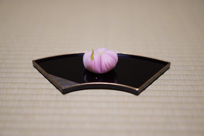 Tea Ceremony Workshop in Tokyo by the Experienced Instrucor - Tea Bowl Talk, Matcha Powder Basics, and Why Foam Matters