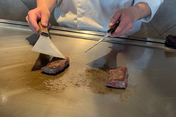 The Premium A5 Wagyu Tour in Shinjuku – With Free-Flow Drinks - Meeting at Uniqlo Shinjuku West at 7:00 pm and what to expect