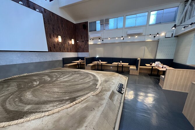 the SUMO show - Group Size, Seating, and the Table-Sharing Reality