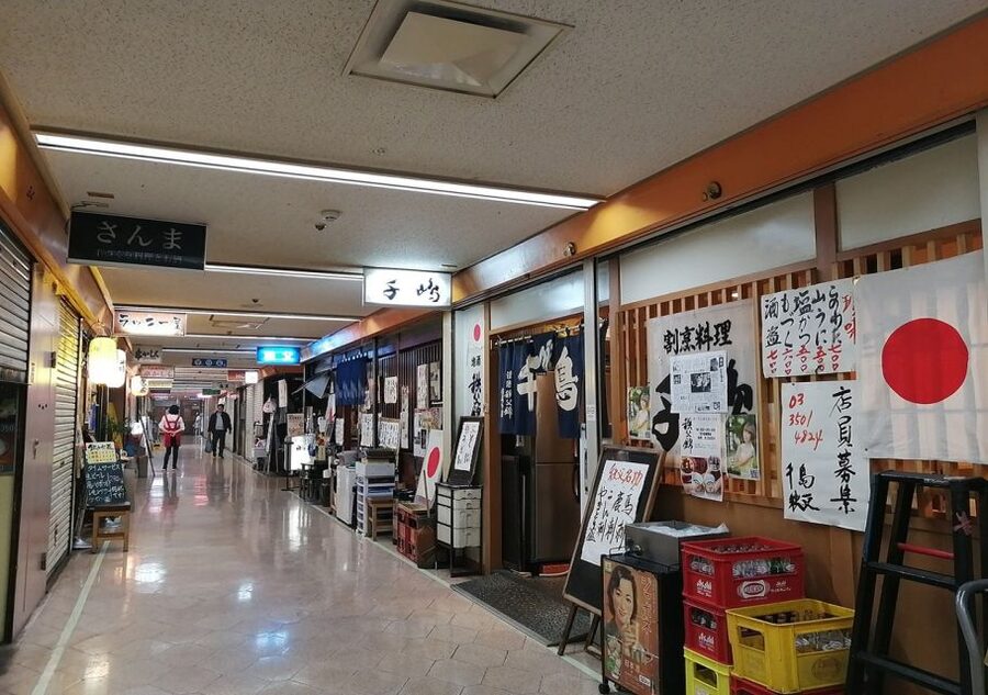 Tokyo: 3-Hour Food Tour of Shinbashi at Night - Finding the tour start fast: the steam engine meeting point