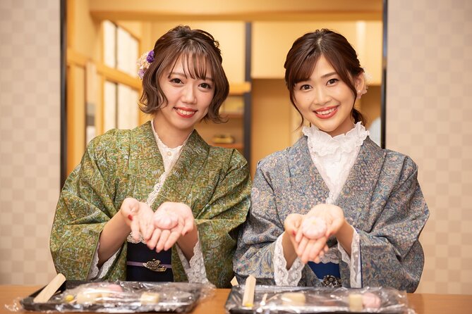 Tokyo 6hr Private Guided Tour & Japanese Sweets Making Experience - Tsukiji Fish Market: Food Culture in Short Form