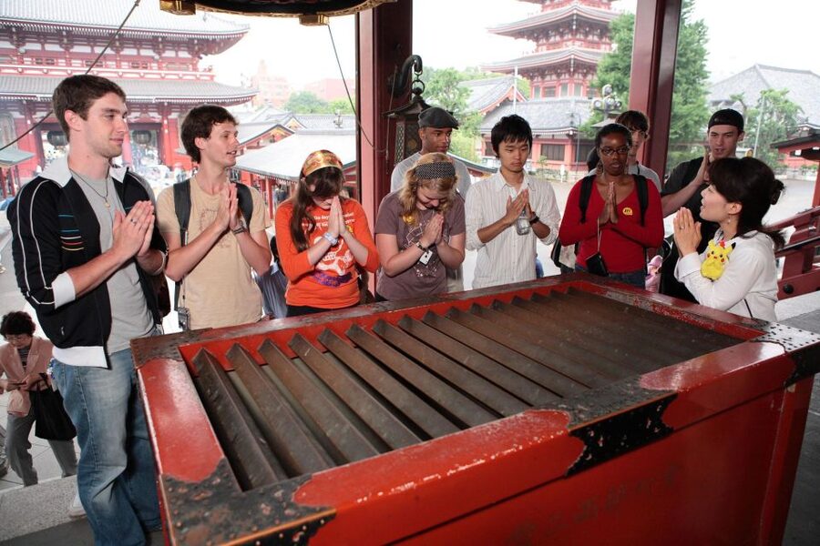 Tokyo: A Half-Day Trip Bus Tour in the Morning - Sensō-ji and Nakamise Street: where the tour slows down
