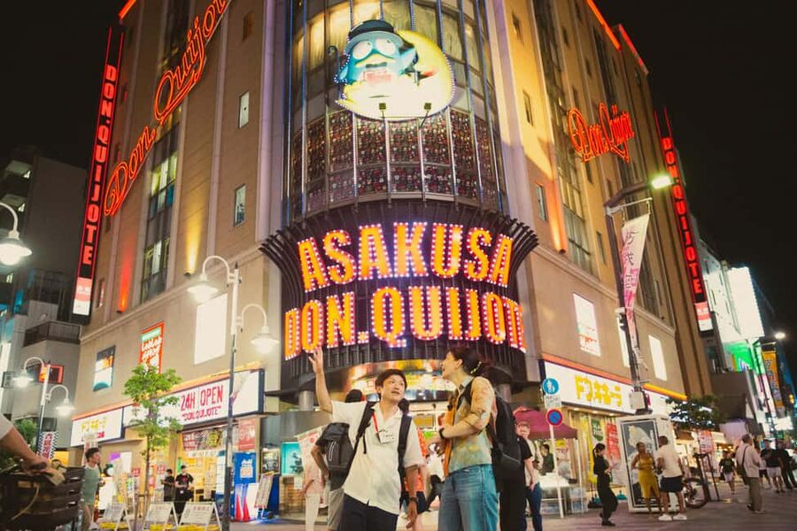 Tokyo: Asakusa Photogenic Night Walk with 1 drink - Photo stop flow: how the guide helps you get better night pictures