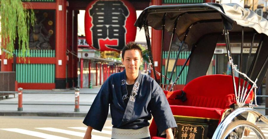 Tokyo: Asakusa Sightseeing Tour by Rickshaw - Finding the rickshaw stand by Asakusa Station