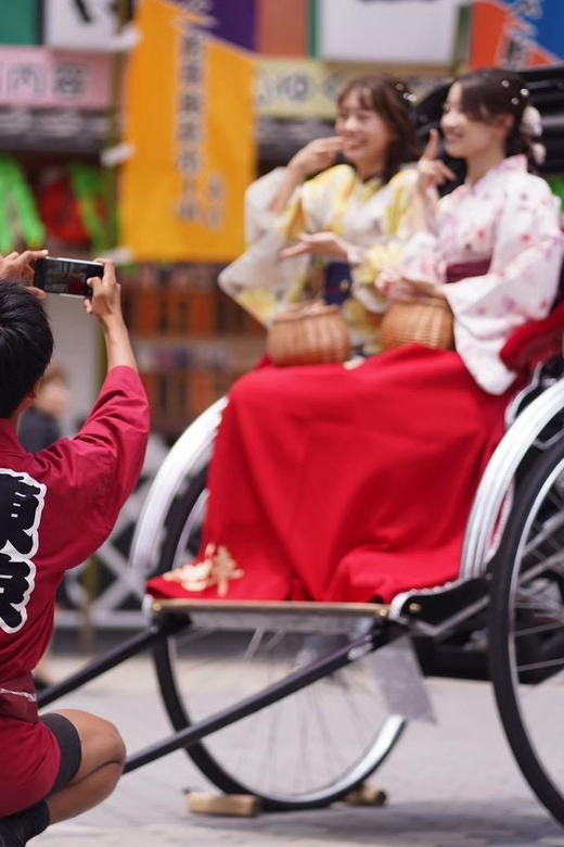 Tokyo: Asakusa tour by rickshaw - Why a two-meter-high rickshaw works in Asakusa’s crowds