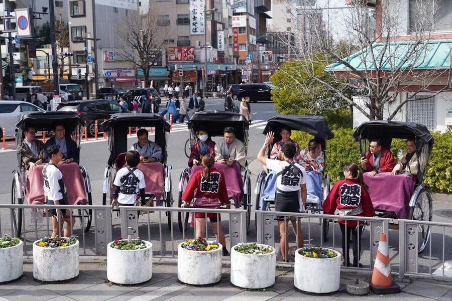 Tokyo: Asakusa tour by rickshaw - Food and shop tips you can use right after the ride