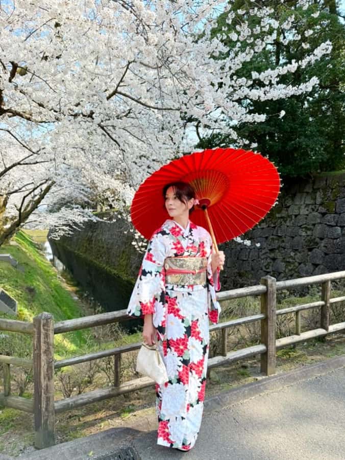 Tokyo Asakusa: Traditional Kimono Rental Experience at Wargo - Choosing your kimono: style variety, plus-size comfort, and real-world photos
