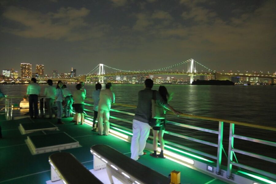 Tokyo Bay: Traditional Japanese Yakatabune Dinner Cruise - Seating, Comfort, and the Style of How You’ll Eat
