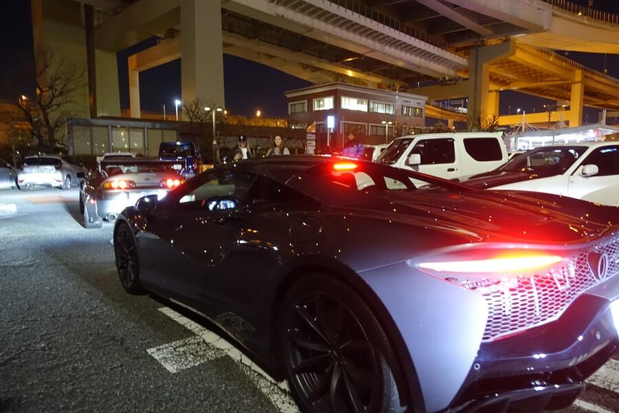 Tokyo: Daikoku Car Meet Tour at Night with JDM Guides - Driving Through Tokyo’s Runner Roads: The Bayside Line Moment
