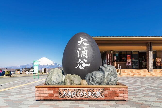 Tokyo Day Tour in Mt. Fuji, Lake Ashi Cruise and Owakudani Cable - Hakone Shrine and the Lake Ashi Torii: A Strong Visual Start