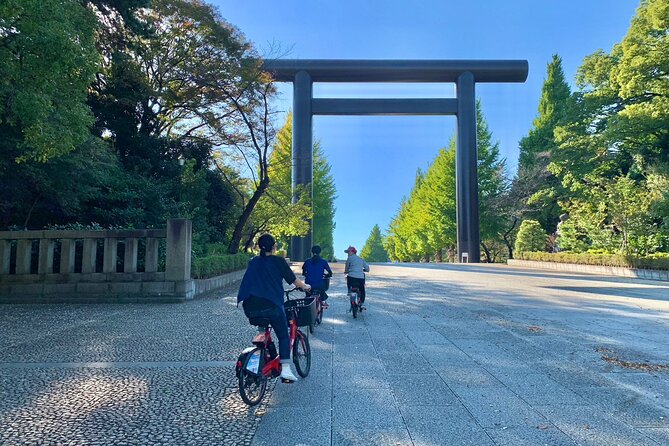 Tokyo Deep Inside Cycle Tour~3 Hours E Bike Tour around Tokyo - The Best Breaks: Taiyaki, Books, and Torii Moments