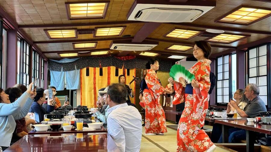 Tokyo Dinner Cruise & Tradition Show & Drinks & Tokyo Tower - Sukiyaki-style hot pot dinner and the drinks that keep it easy